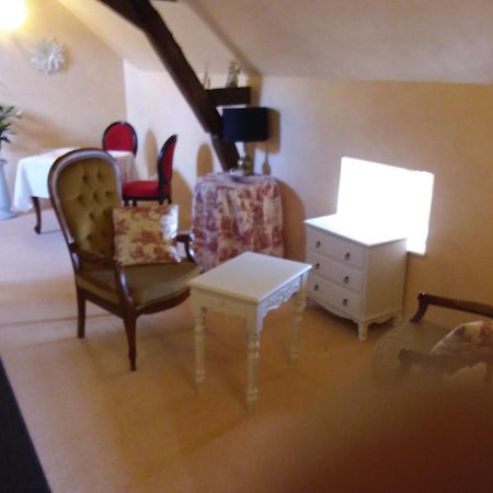 Le Moulin De Meral Montsûrs Kültér fotó