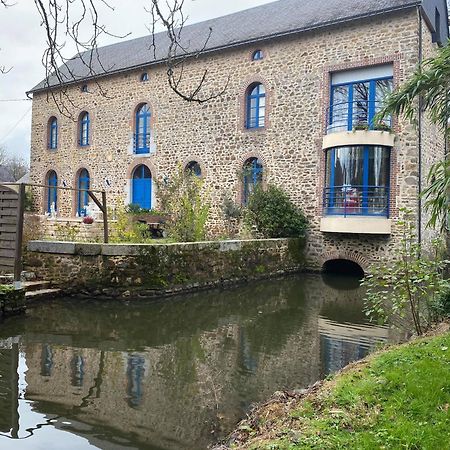 Le Moulin De Meral Montsûrs Kültér fotó