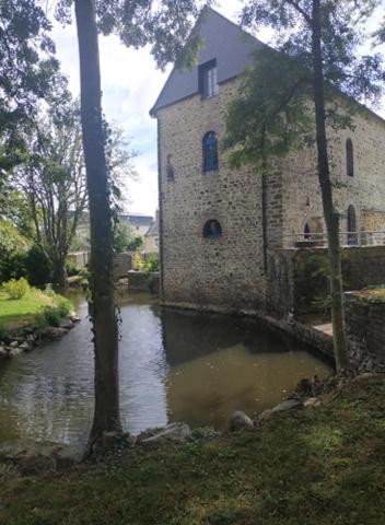Le Moulin De Meral Montsûrs Kültér fotó