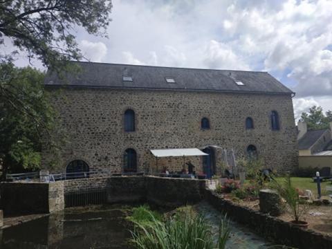 Le Moulin De Meral Montsûrs Kültér fotó