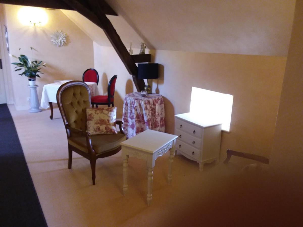 Le Moulin De Meral Montsûrs Kültér fotó