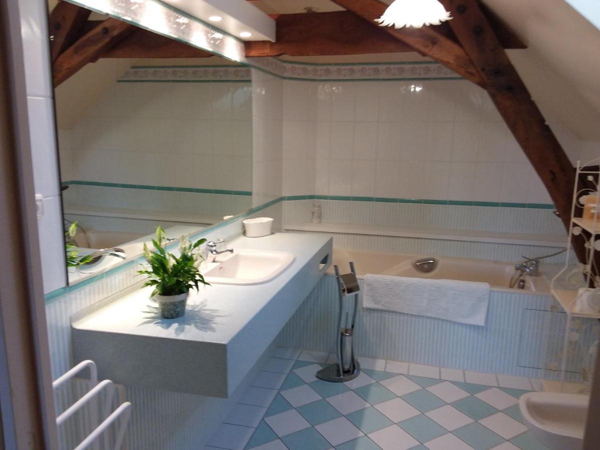 Le Moulin De Meral Montsûrs Kültér fotó