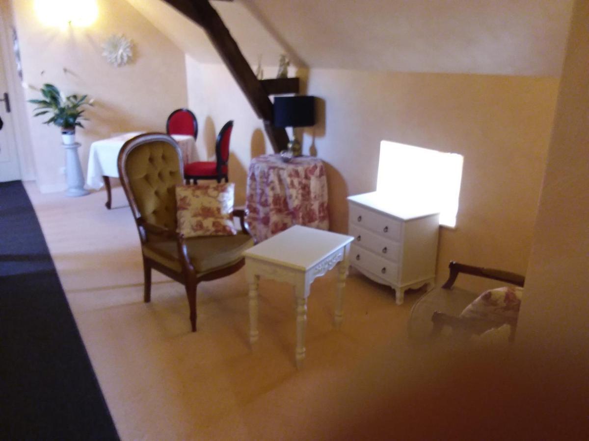 Le Moulin De Meral Montsûrs Kültér fotó